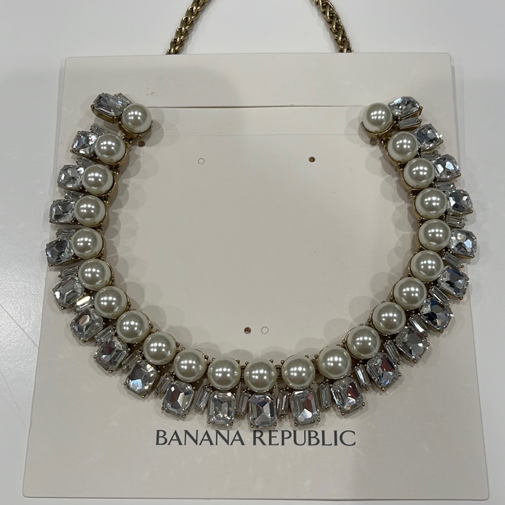 Banana Republic faux pearl and crystal necklace